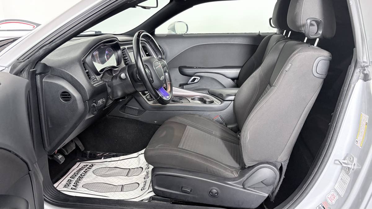 Used 2022 Dodge Challenger SXT RWD image 16