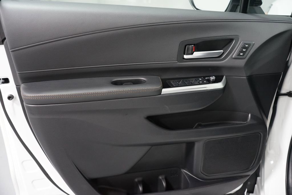 Certified 2025 Toyota Sienna Platinum FWD image 34