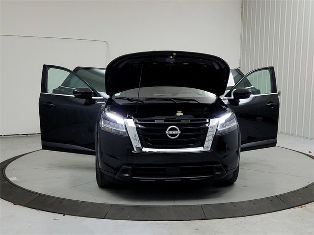 Used 2024 Nissan Pathfinder SV image 10