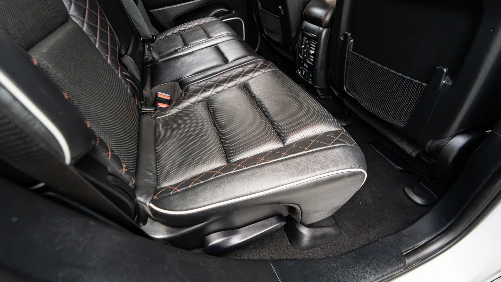 Used 2020 Jeep Grand Cherokee Summit AWD/4WD image 19