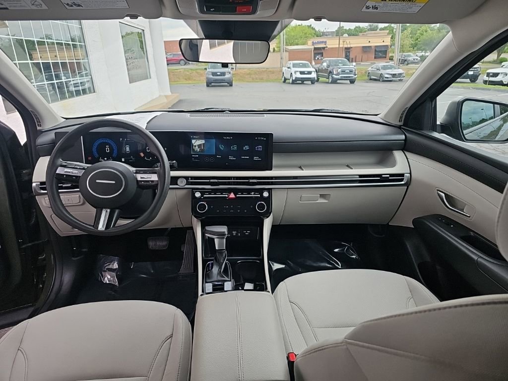 Used 2025 Hyundai Tucson SEL FWD image 12