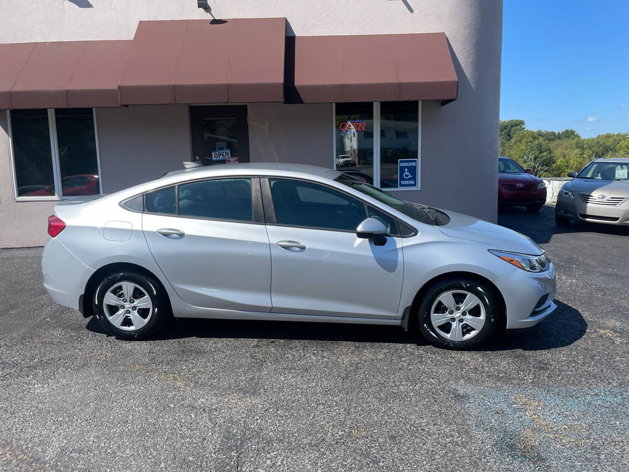 Used 2018 Chevrolet Cruze LS FWD image 4
