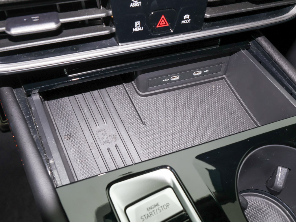 Certified 2025 Volkswagen Atlas Peak Edition SE AWD/4WD image 29