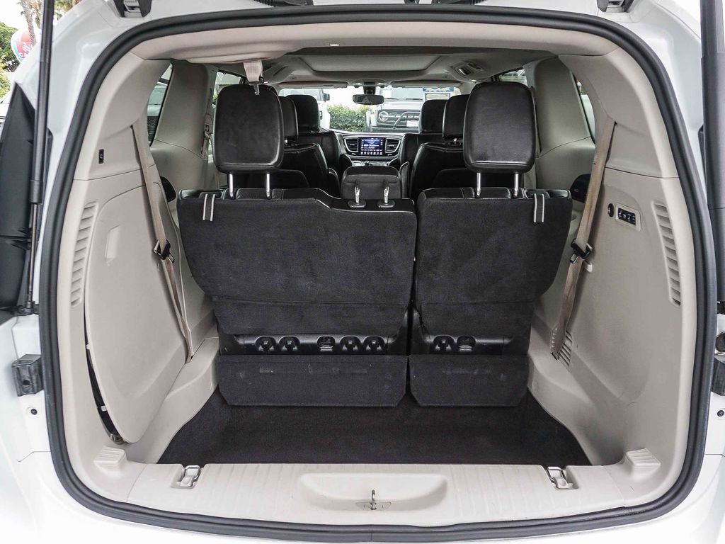 Used 2018 Chrysler Pacifica Limited FWD image 24