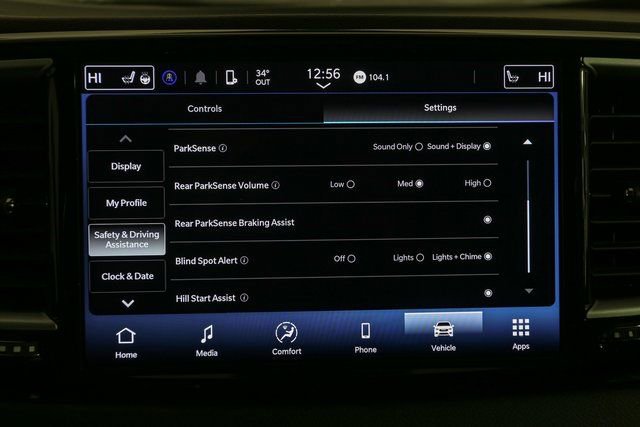 Used 2024 Chrysler Pacifica Touring-L FWD image 24