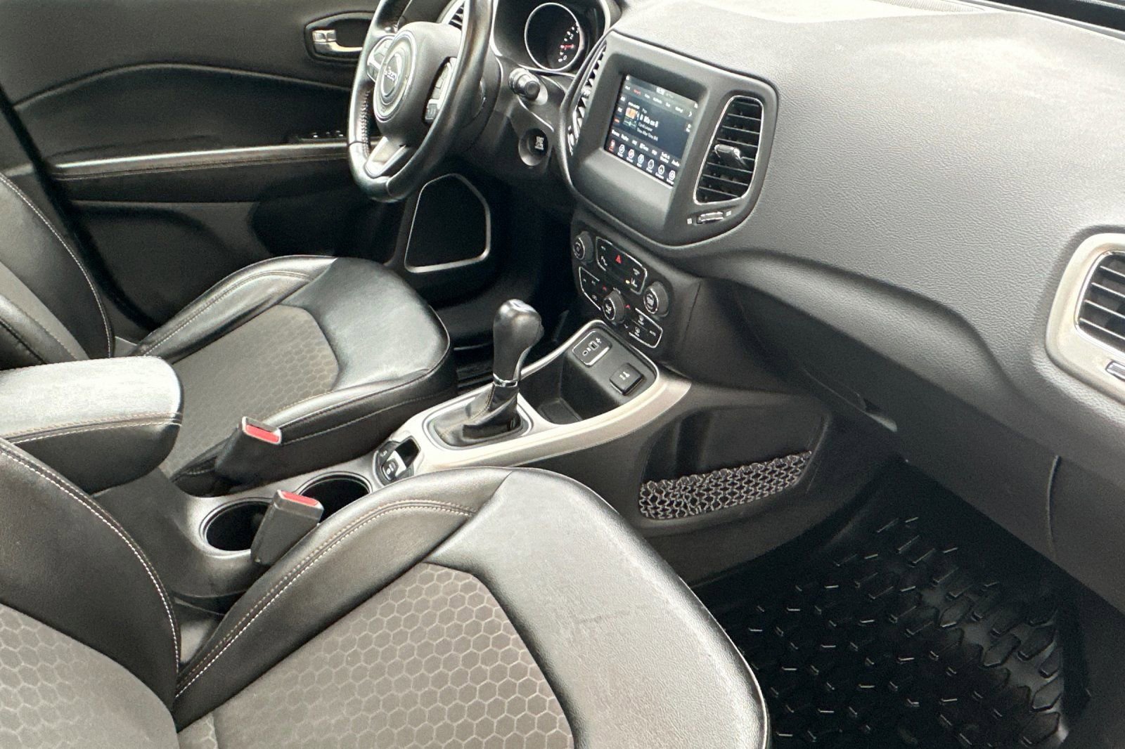 Used 2020 Jeep Compass Latitude image 16