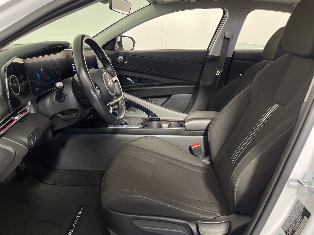 Certified 2025 Hyundai Elantra SEL FWD image 12
