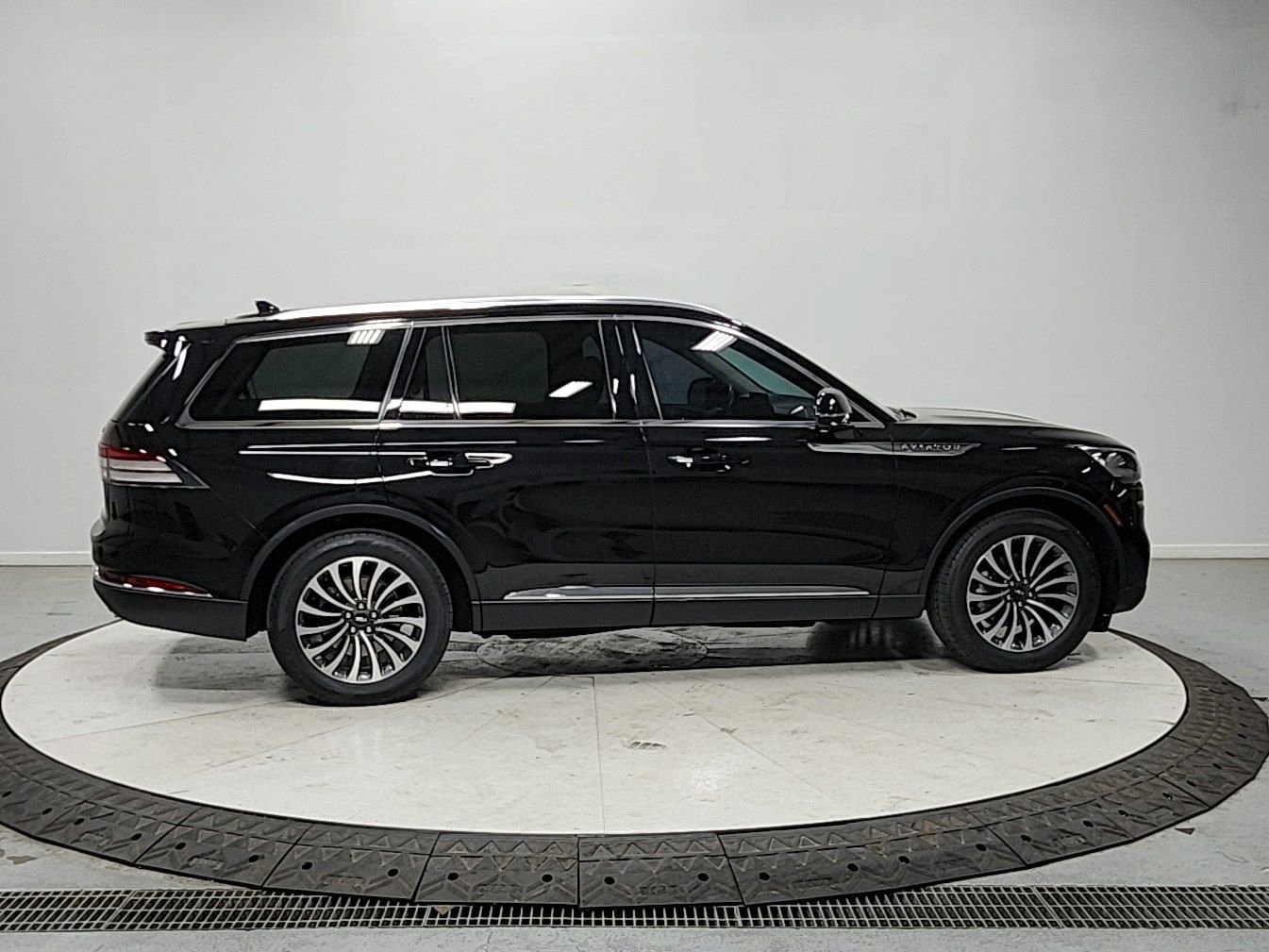 Used 2023 Lincoln Aviator Reserve w/ Elements Package Plus image 8
