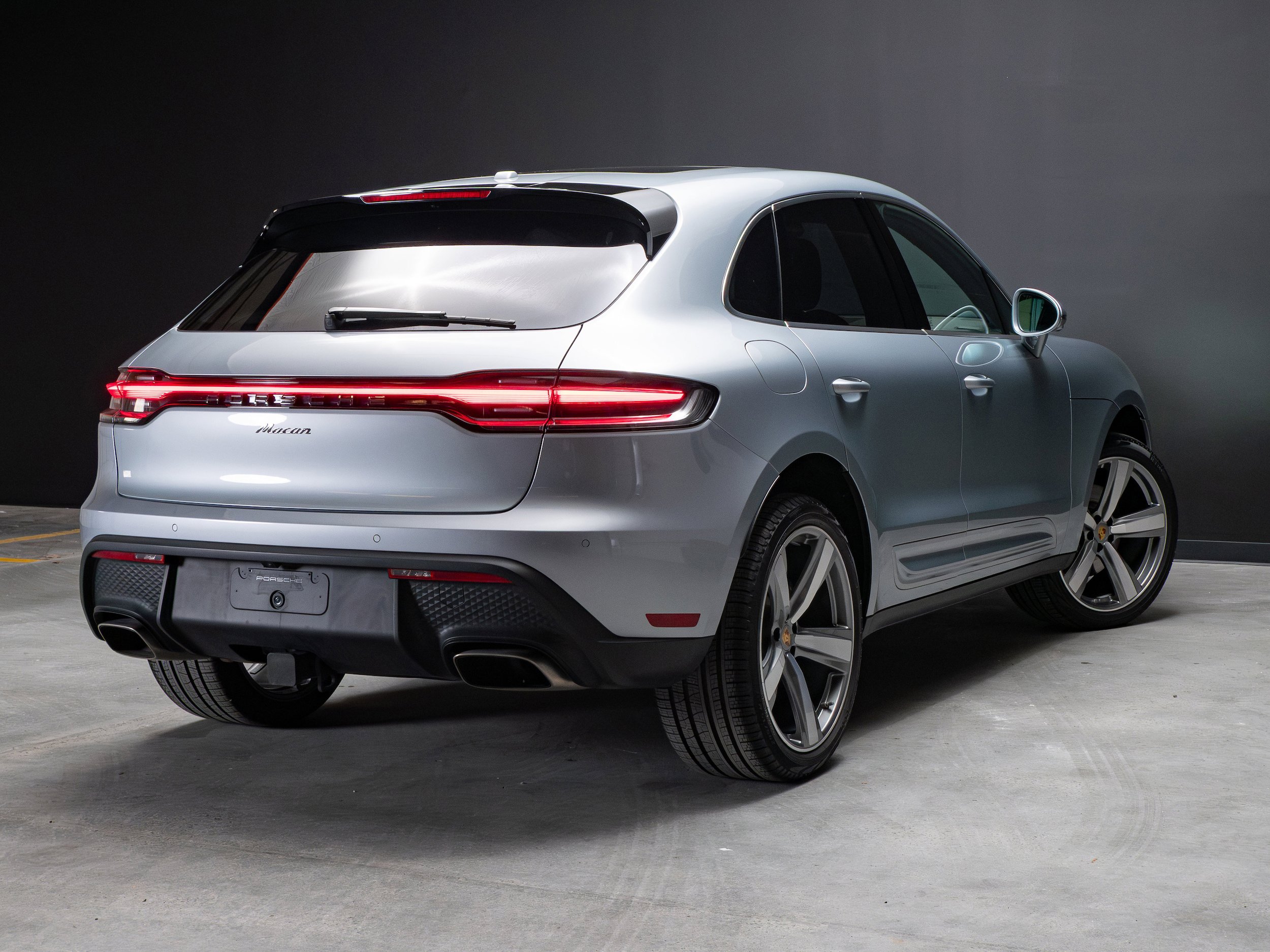 Certified 2025 Porsche Macan AWD/4WD image 7