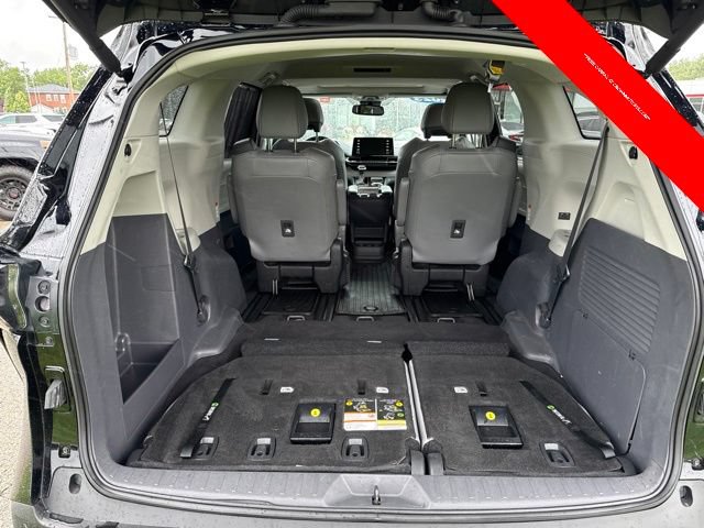 Used 2023 Toyota Sienna XLE FWD image 15