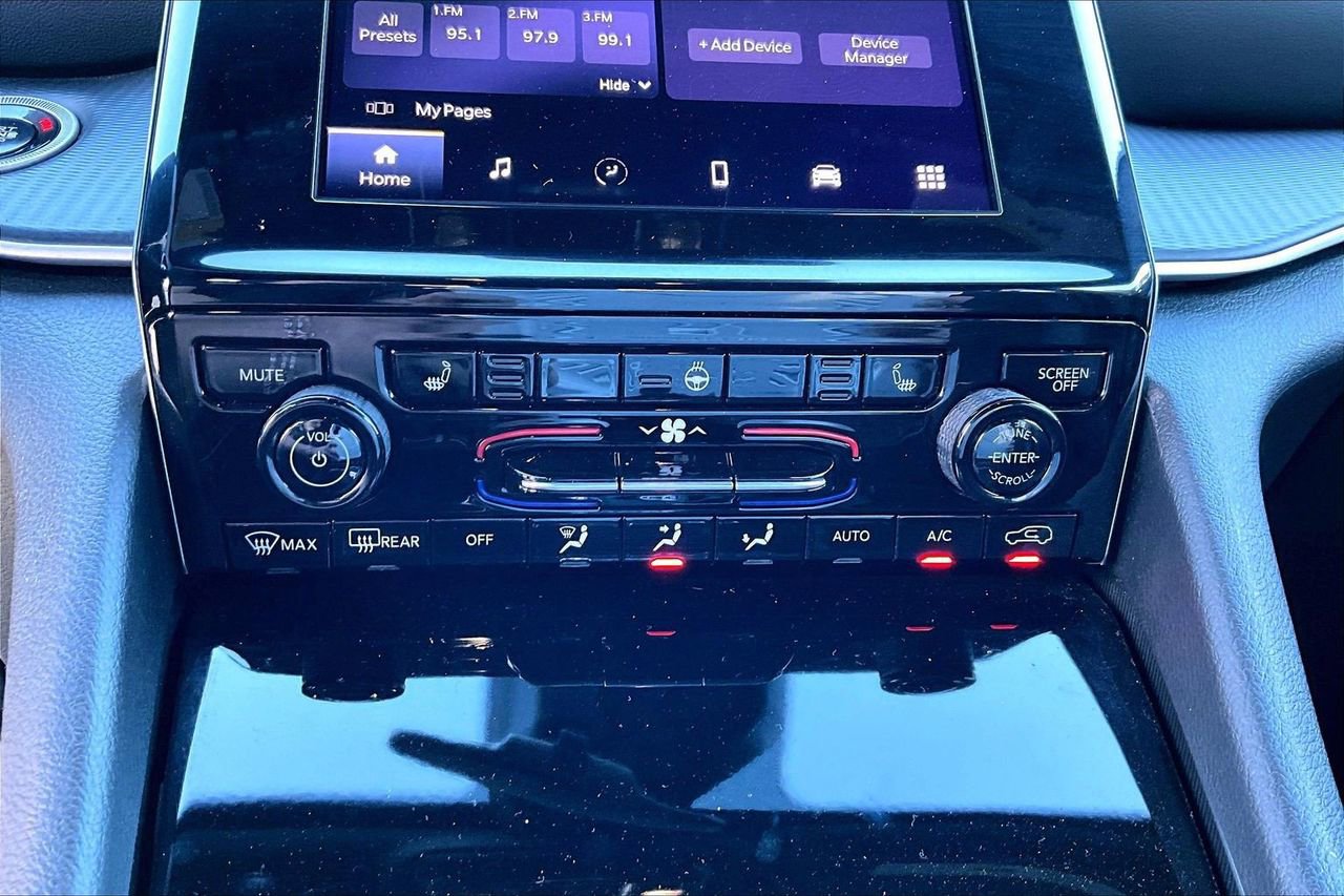 Certified 2025 Jeep Grand Cherokee Altitude AWD/4WD image 26
