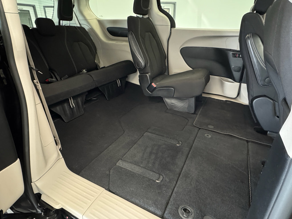 Used 2024 Chrysler Voyager LX FWD image 31