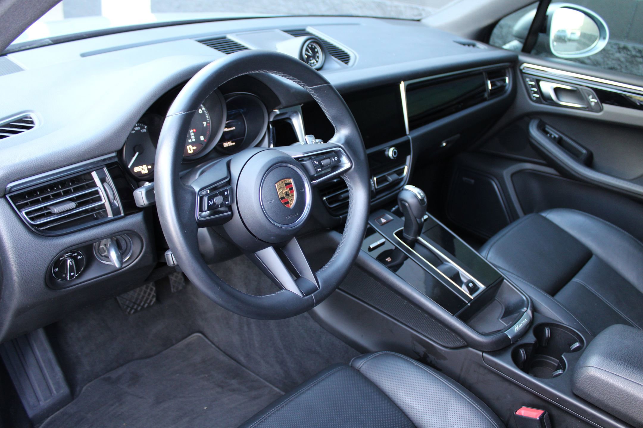 Used 2023 Porsche Macan image 4