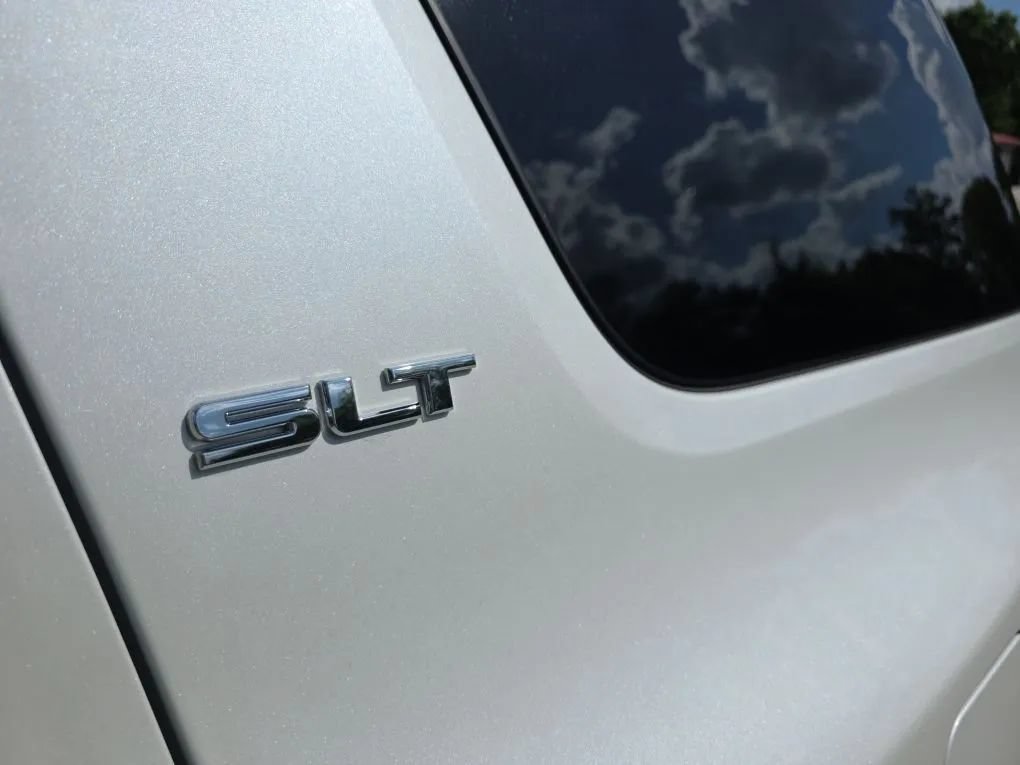 Used 2017 GMC Acadia SLT w/ LPO, Floor Liner Package FWD image 12