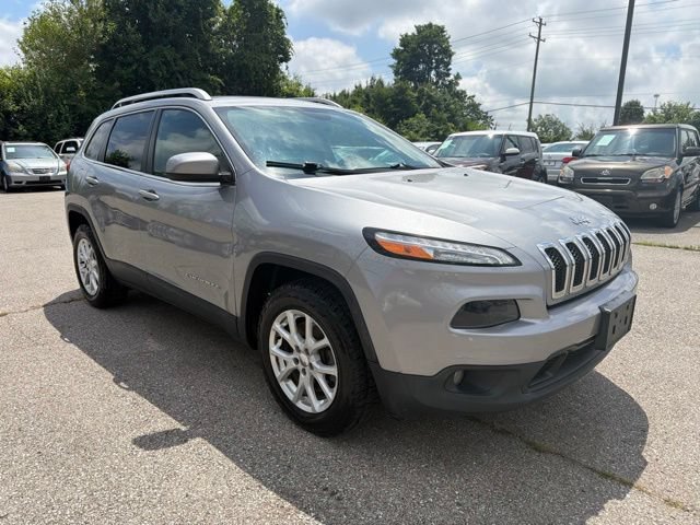 Used 2017 Jeep Cherokee Latitude w/ True North Edition AWD/4WD image 1