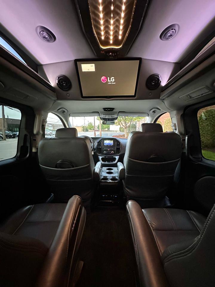 Used 2018 Mercedes-Benz Metris Passenger image 60