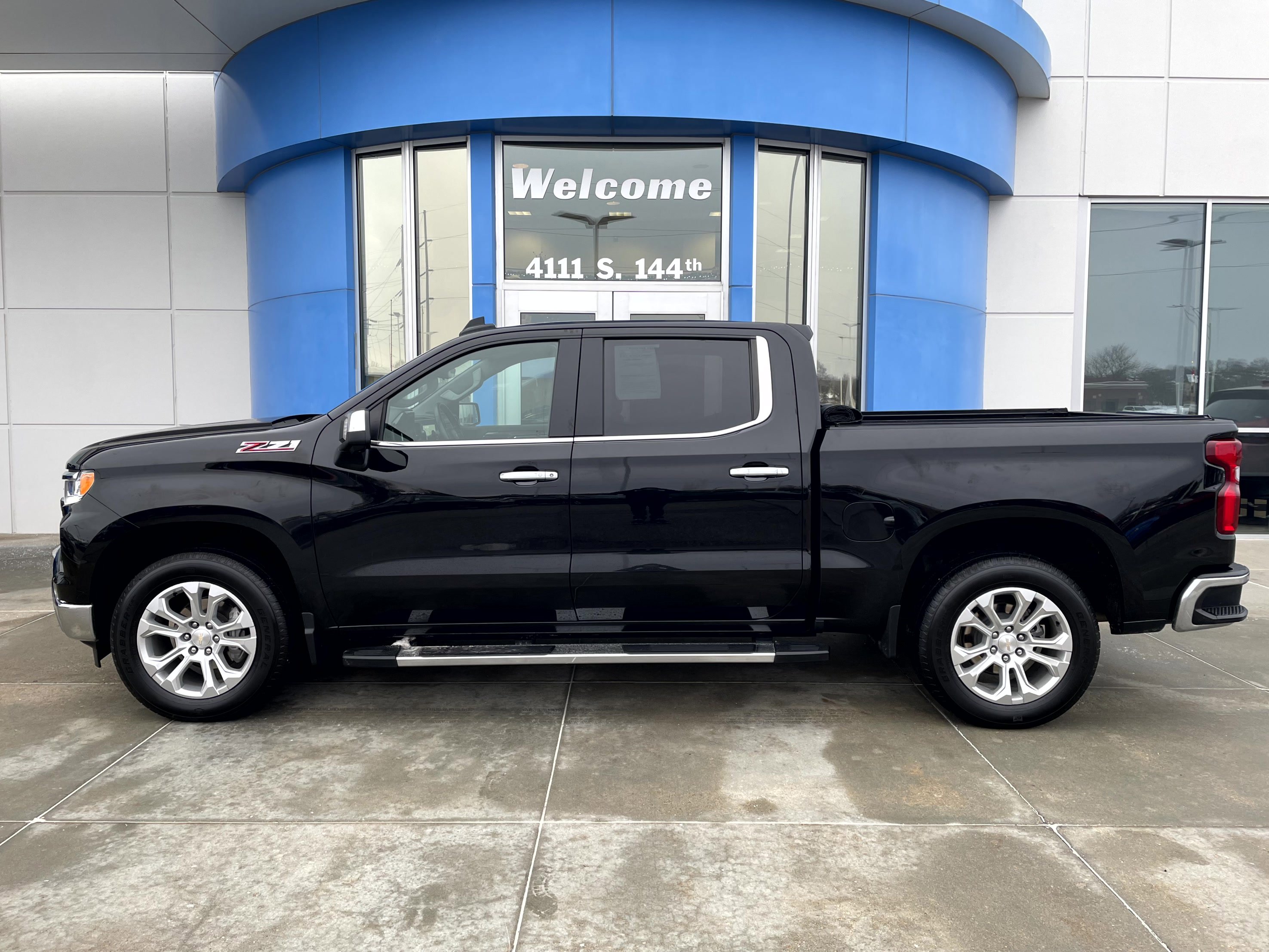 Used 2023 Chevrolet Silverado 1500 LTZ image 1