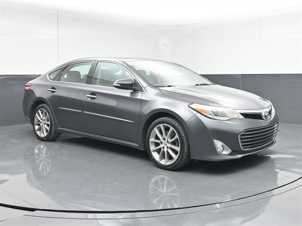 Used 2015 Toyota Avalon XLE Touring image 3
