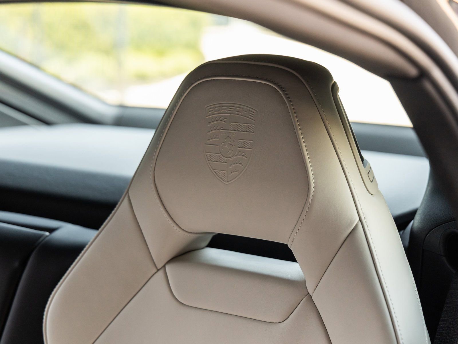 Certified 2025 Porsche Panamera image 36