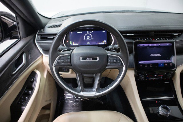 Used 2023 Jeep Grand Cherokee Limited image 25
