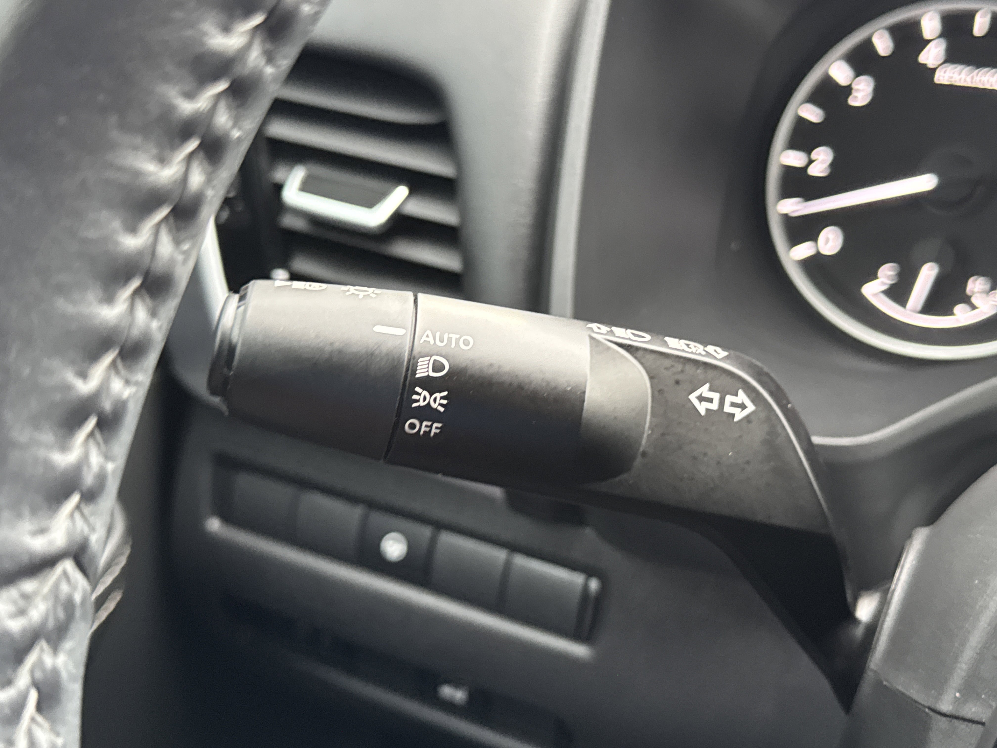 Used 2023 Nissan Rogue SV w/ SV Premium Package image 16