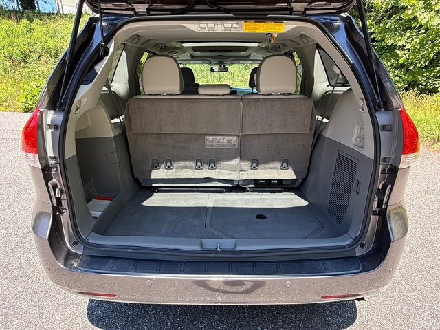 Used 2013 Toyota Sienna Limited w/ Premium Pkg FWD image 19