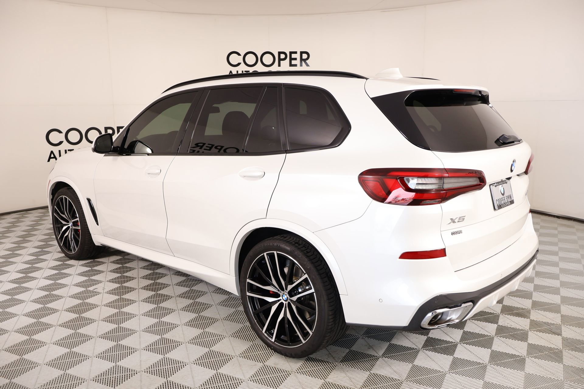 Used 2023 BMW X5 xDrive40i w/ M Sport Package image 24
