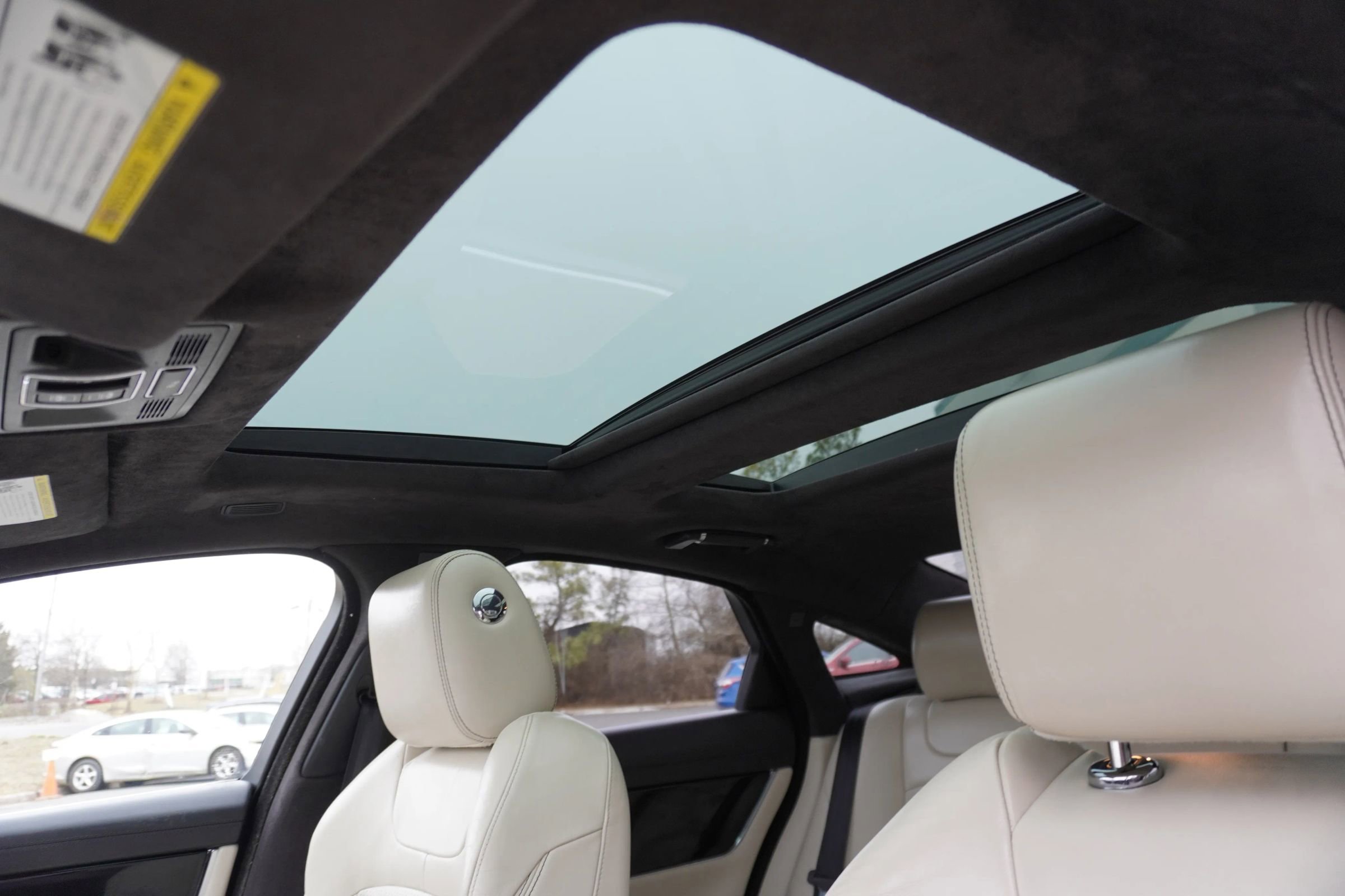 Used 2015 Jaguar XJ image 13