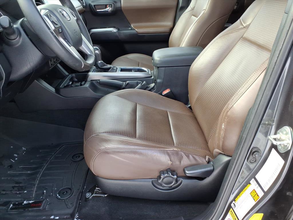 Used 2017 Toyota Tacoma Limited image 14