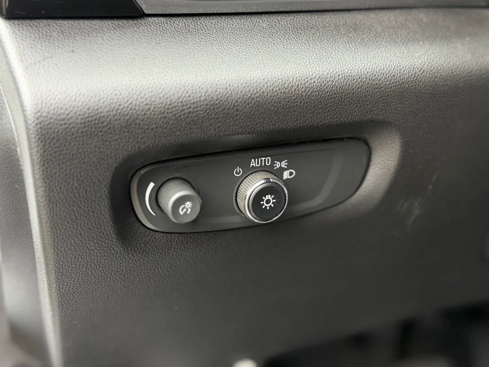 Used 2024 Chevrolet Traverse RS image 32