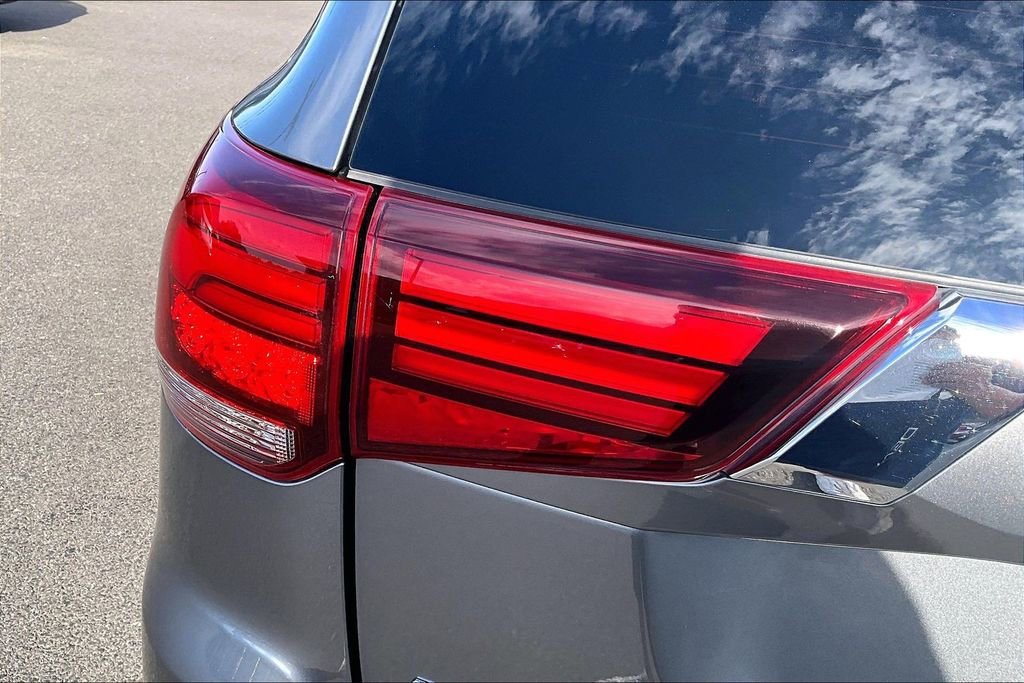 Used 2022 Mitsubishi Outlander SEL AWD/4WD image 29