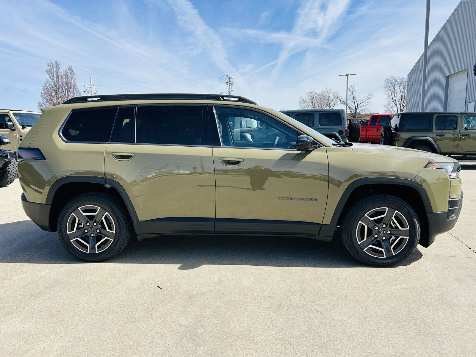 New 2026 Jeep Cherokee Laredo AWD/4WD image 37