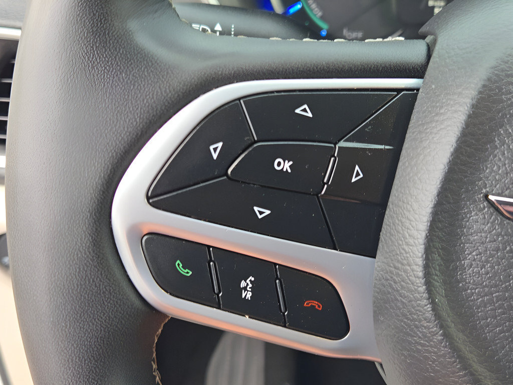 Used 2023 Chrysler Pacifica Touring-L FWD image 35