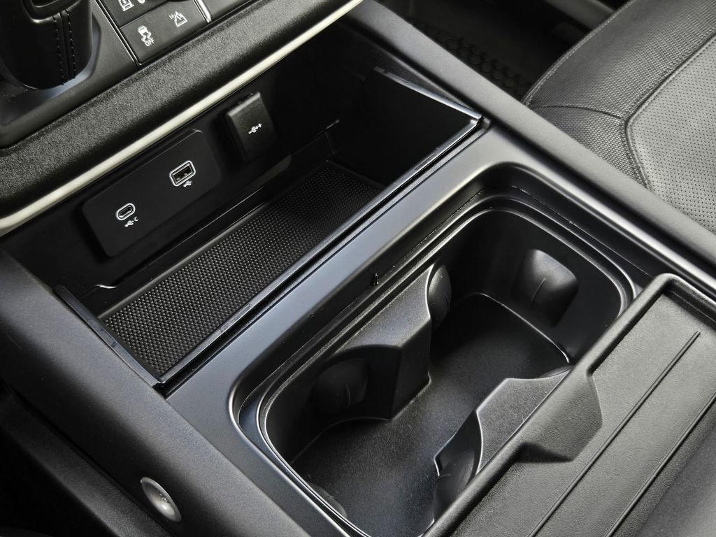 Used 2024 Land Rover Defender 110 X-Dynamic SE image 23