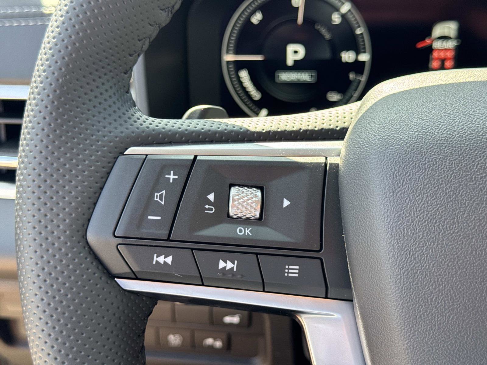 New 2025 Mitsubishi Outlander 4WD Plug-In Hybrid image 17