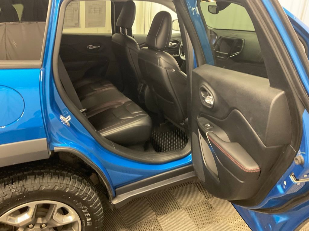 Used 2019 Jeep Cherokee Trailhawk w/ Cold Weather Group image 23