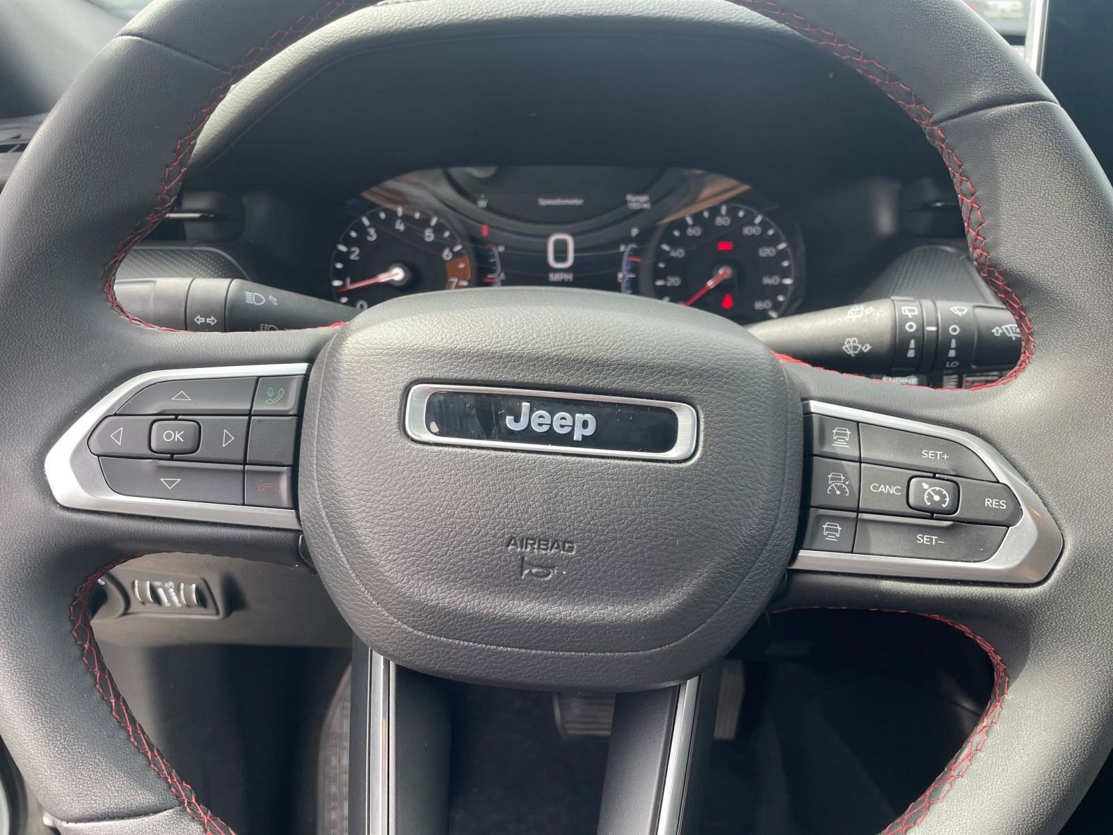 Used 2025 Jeep Compass Trailhawk AWD/4WD image 27