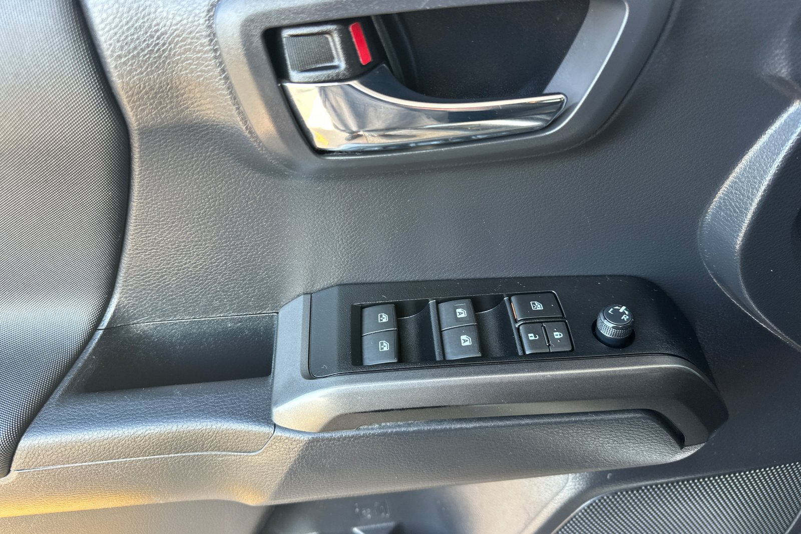 Used 2023 Toyota Tacoma TRD Off-Road w/ Black Out Package (TMS) AWD/4WD image 8