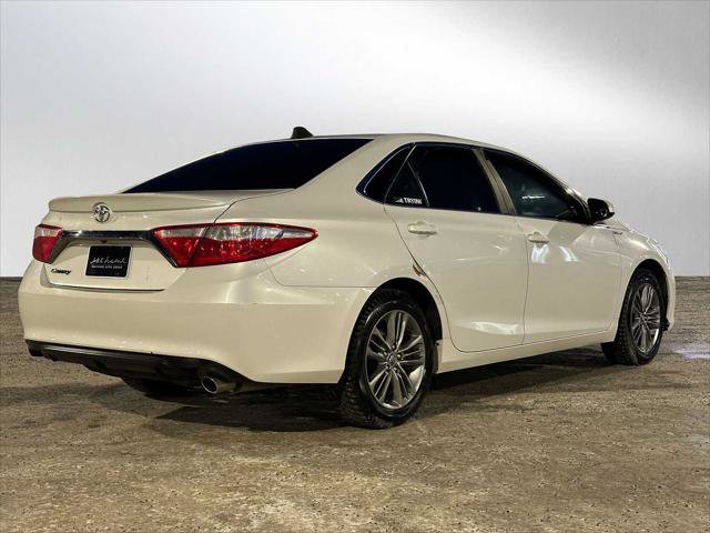 Used 2015 Toyota Camry SE image 3