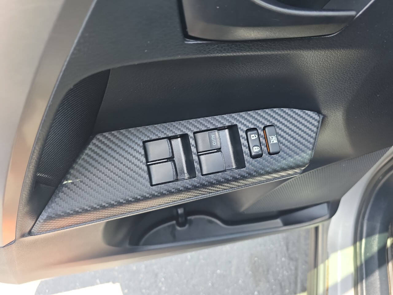Used 2015 Toyota RAV4 LE AWD/4WD image 13