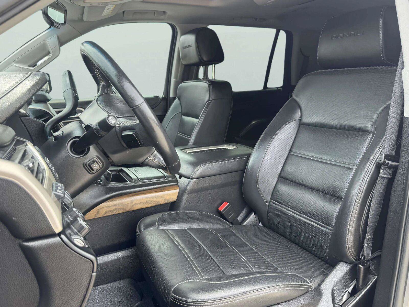 Used 2019 GMC Yukon Denali w/ Denali Ultimate Package AWD/4WD image 22
