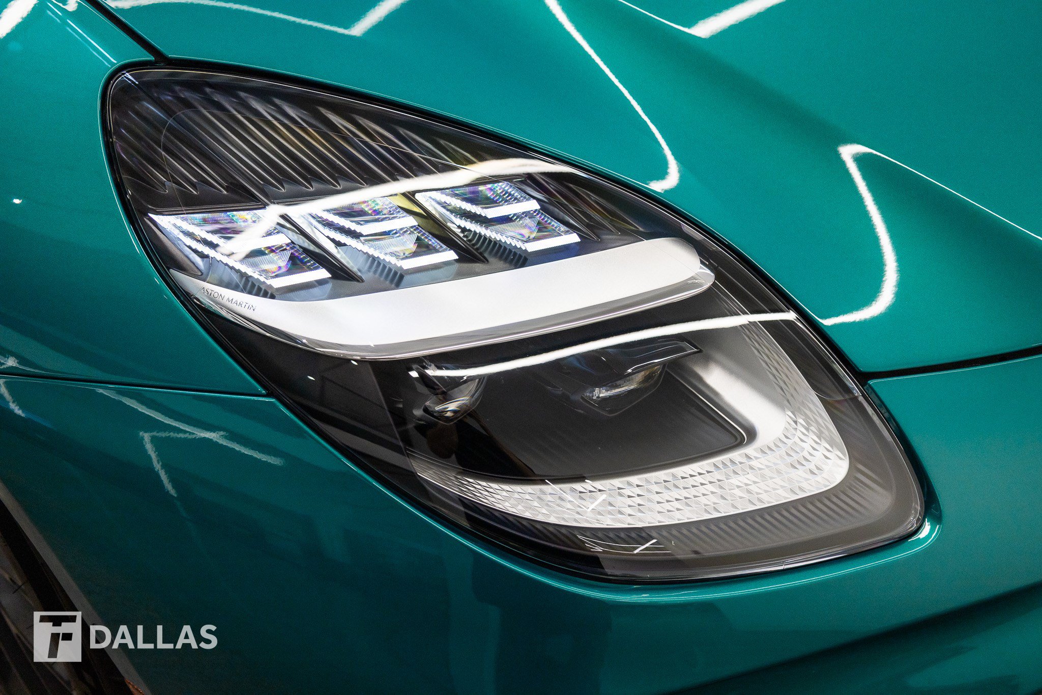 Used 2026 Aston Martin V8 Vantage S RWD image 21