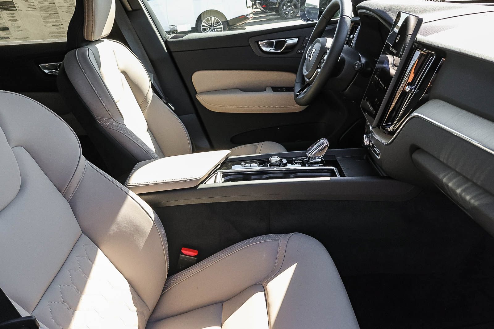 New 2026 Volvo XC60 B5 Plus w/ Climate Package AWD/4WD image 17