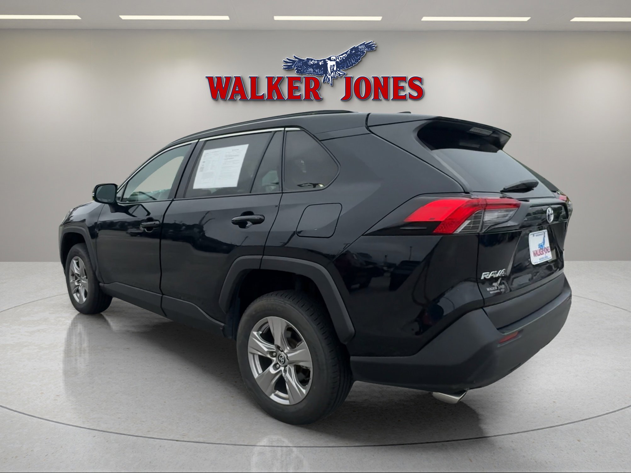Used 2023 Toyota RAV4 XLE image 5