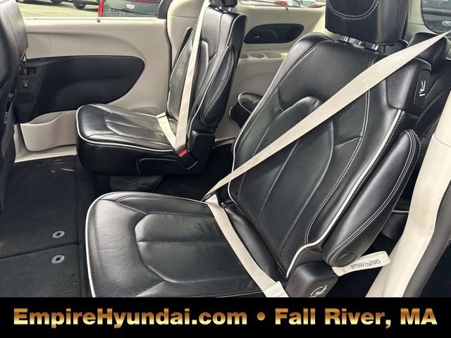 Used 2023 Chrysler Pacifica Limited image 16