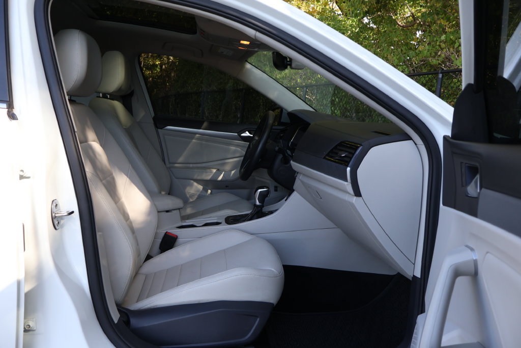 Used 2024 Volkswagen Jetta SE FWD image 40