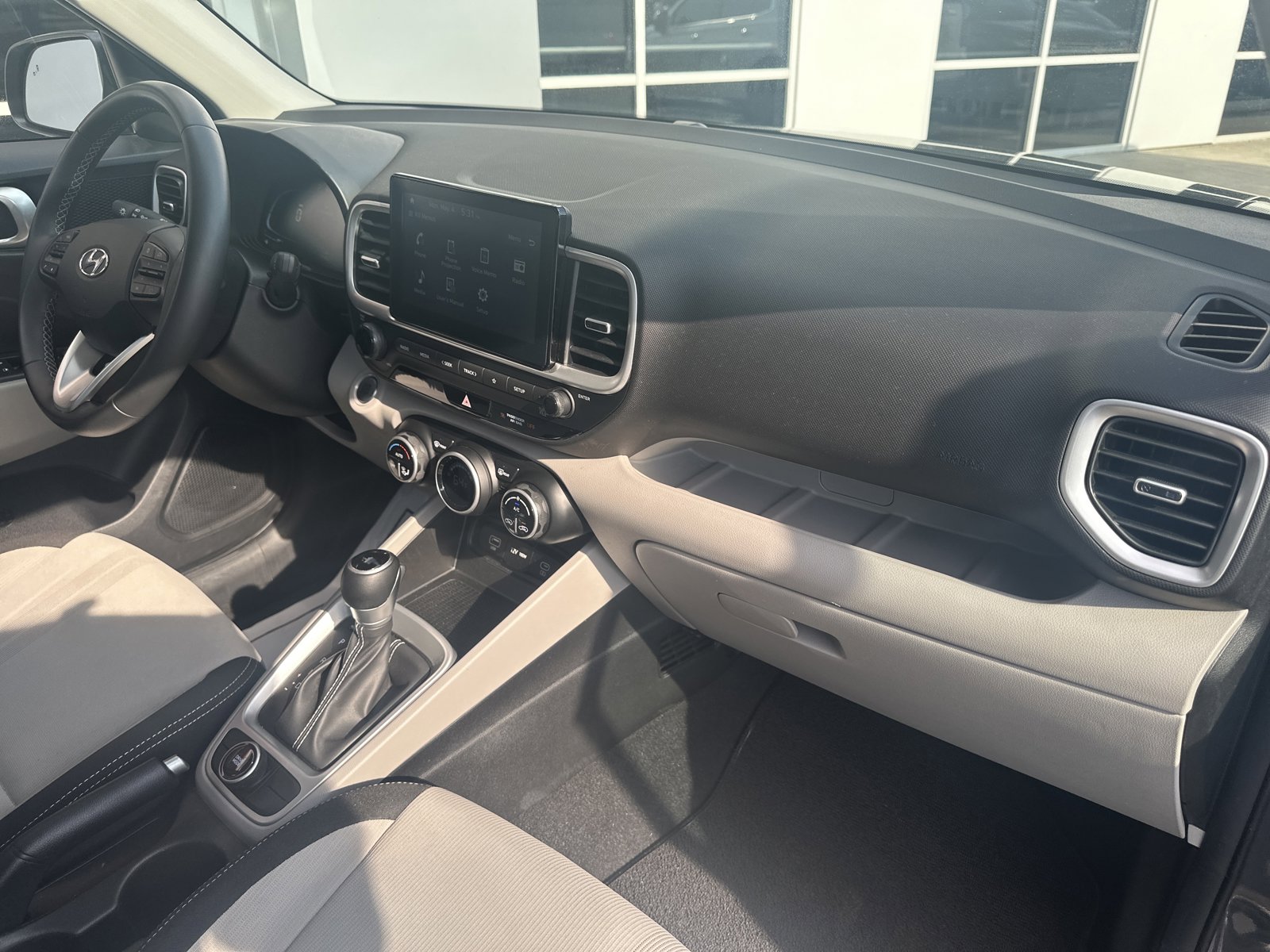 Used 2025 Hyundai Venue SEL FWD image 27