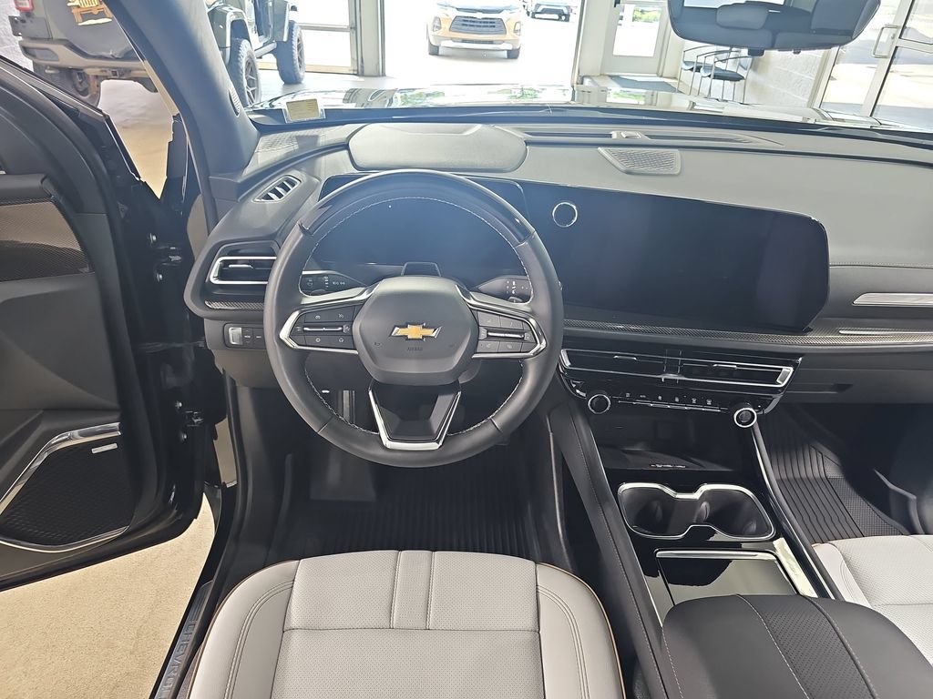 Certified 2025 Chevrolet Traverse High Country AWD/4WD image 23
