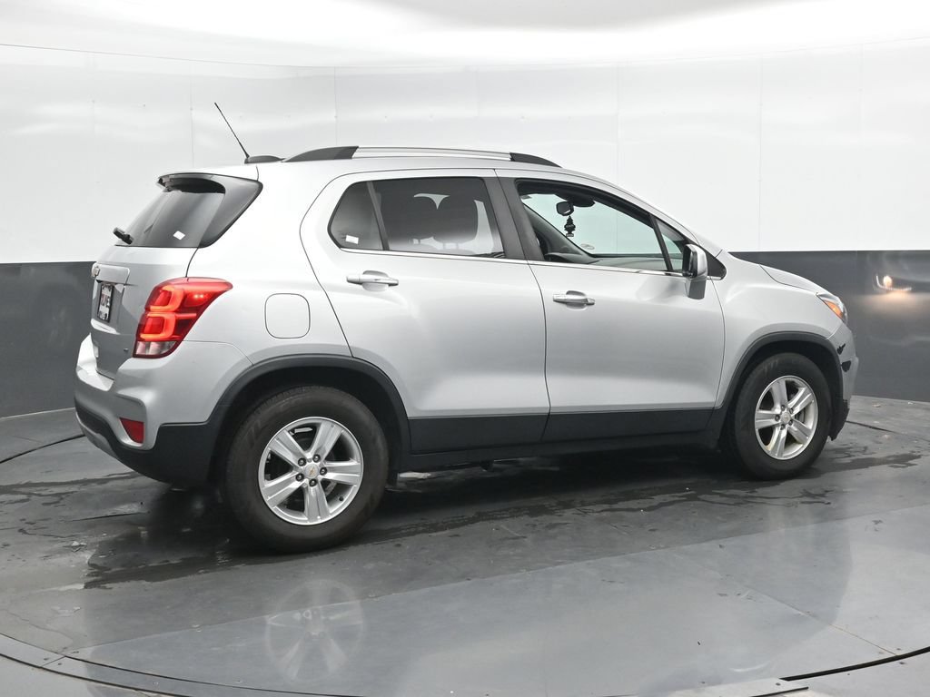 Used 2020 Chevrolet Trax LT w/ LT Convenience Package FWD image 3