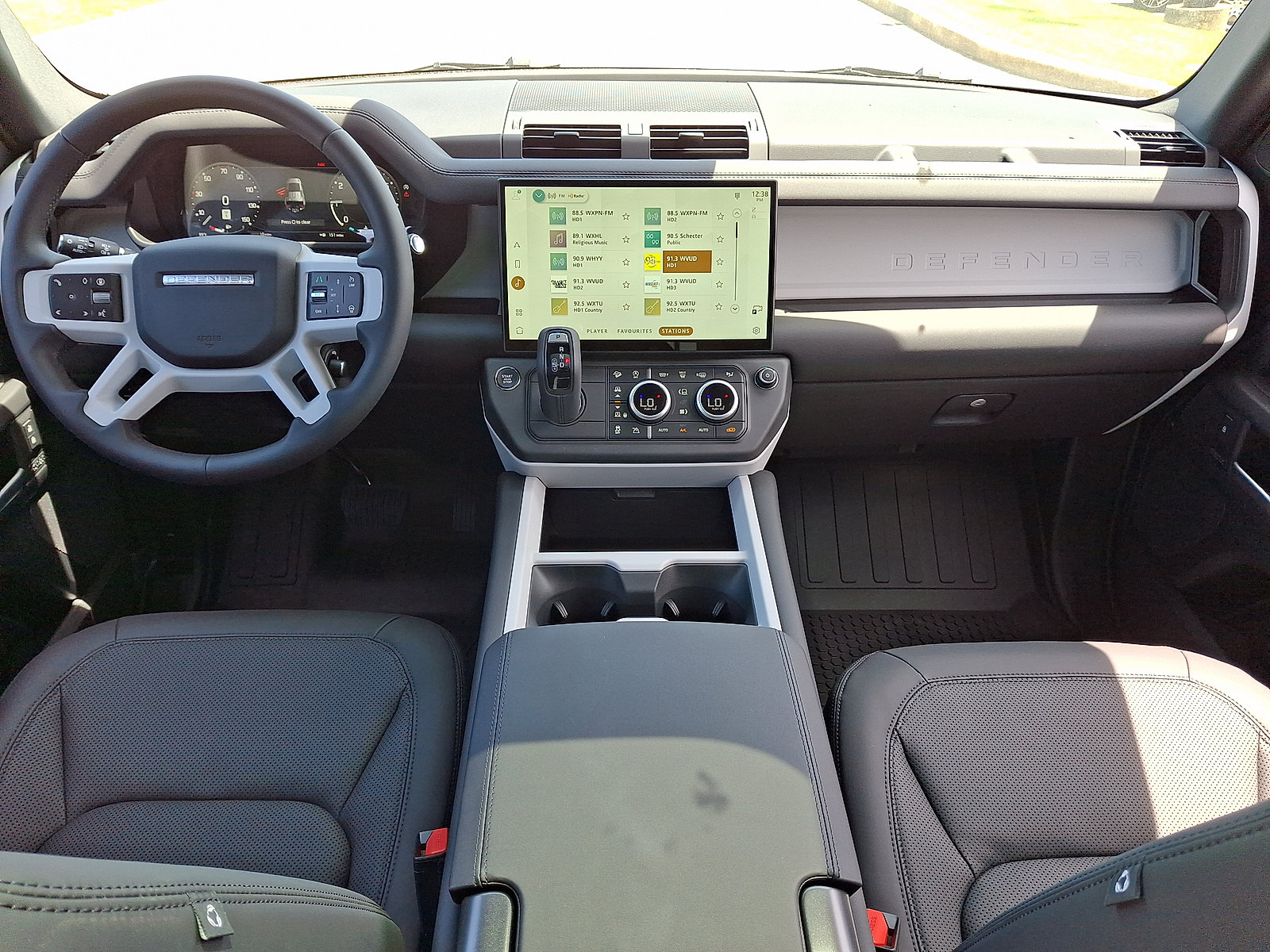 New 2026 Land Rover Defender 110 X-Dynamic SE AWD/4WD image 13